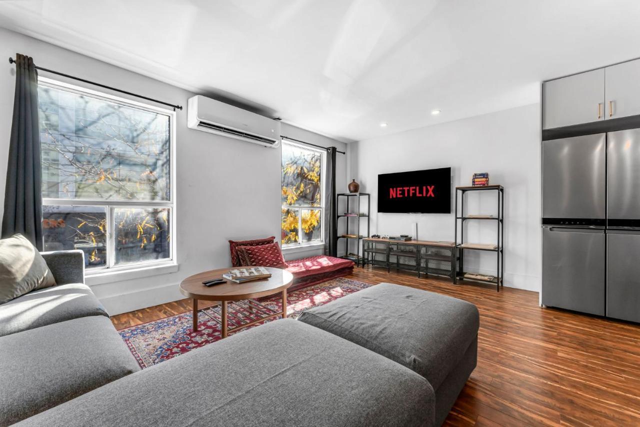 Amazing Fully Renovated Apartment On Queen St. Toronto Exterior foto