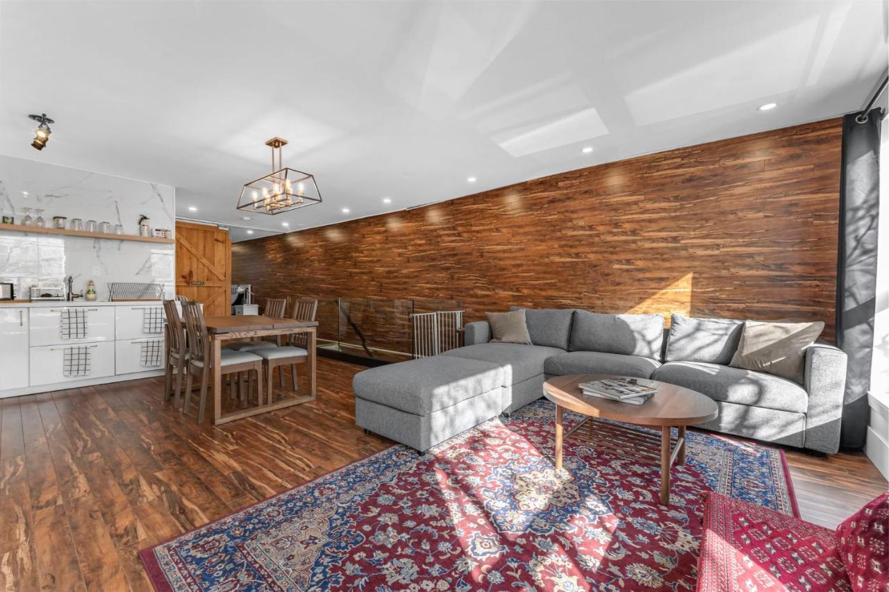 Amazing Fully Renovated Apartment On Queen St. Toronto Exterior foto