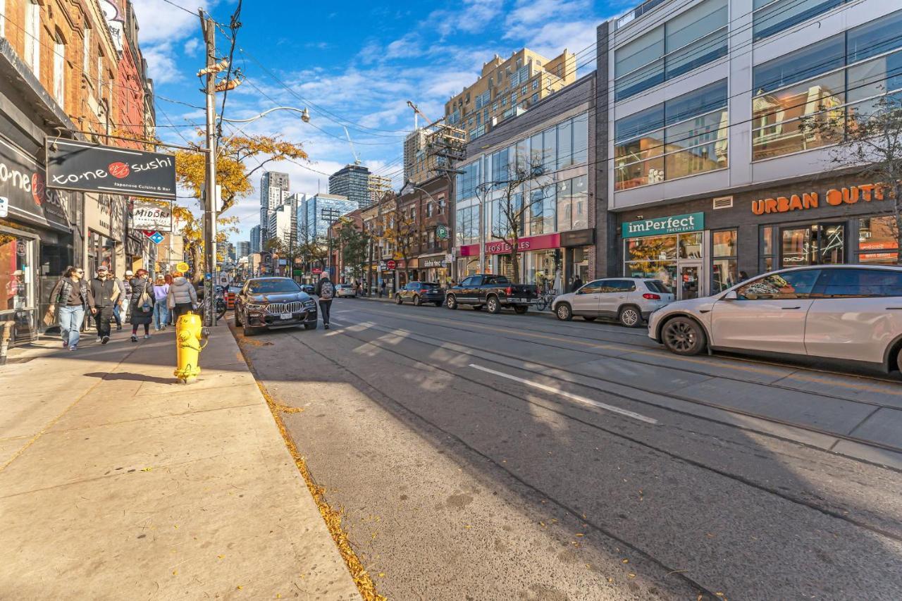Amazing Fully Renovated Apartment On Queen St. Toronto Exterior foto